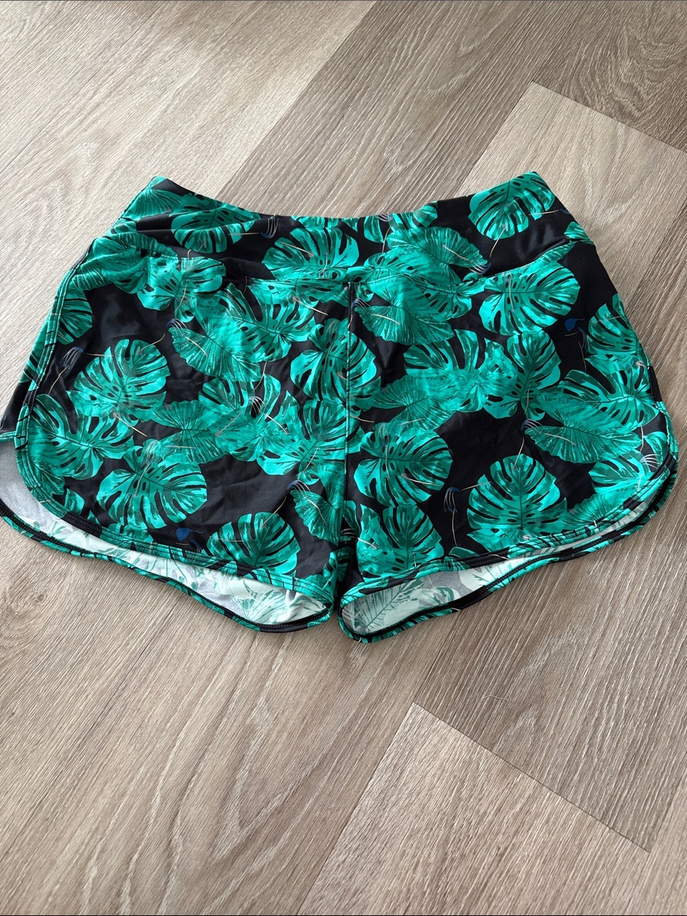 Women’s Tropical Leaf Print Black & Green SwimShorts NWT Large